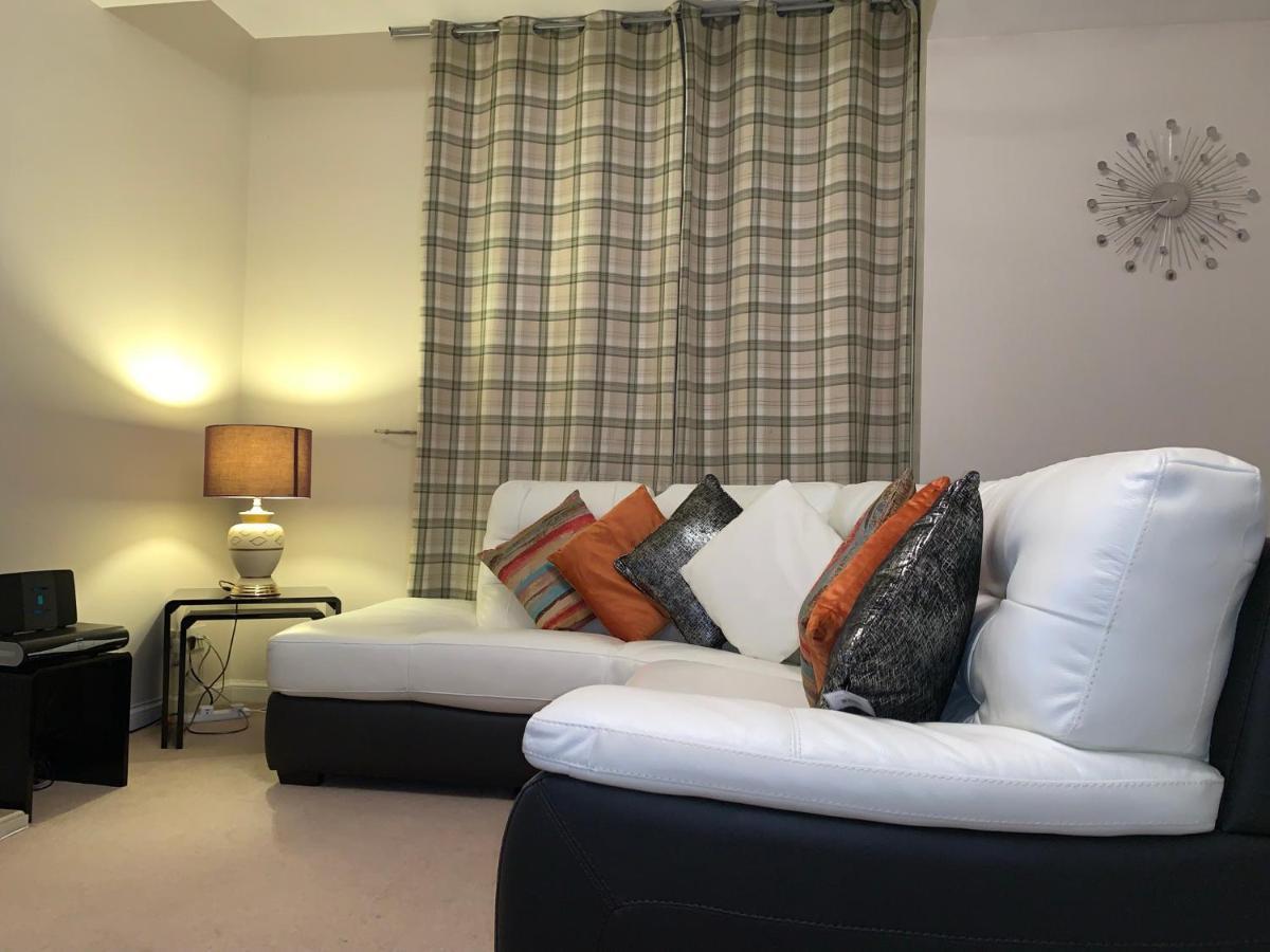 Holland Drive 2 Bedroom Flat Apartment